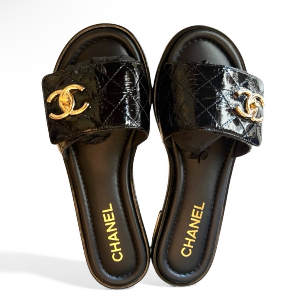 🆕💗CHANEL Black Quilted Patent Slide On Flats Sandals Mules CC Turn Lock GHW 37EU - Picture 15 of 16